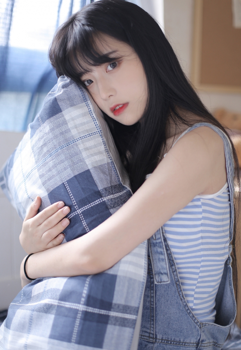 90后女孩长得亭亭玉立漂亮私拍  第9张