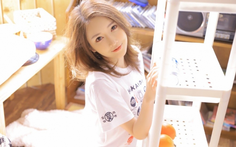长腿美少女杏眼澄澈女生照片  第2张