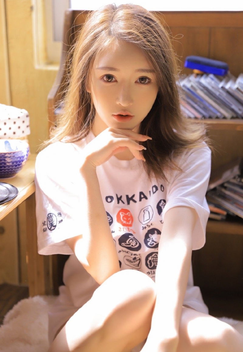 长腿美少女杏眼澄澈女生照片  第4张