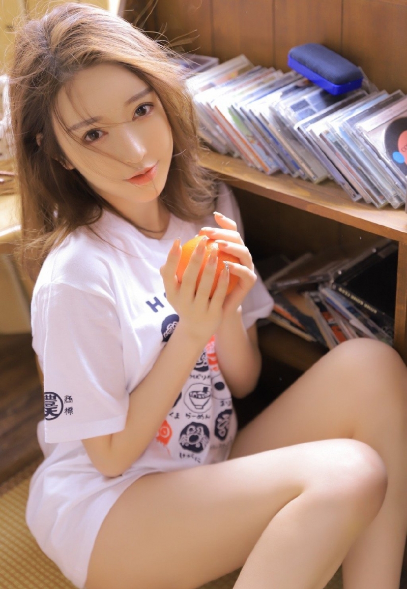 长腿美少女杏眼澄澈女生照片  第5张