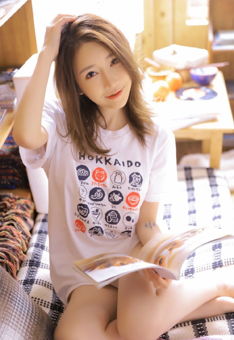 长腿美少女杏眼澄澈女生照片  第6张