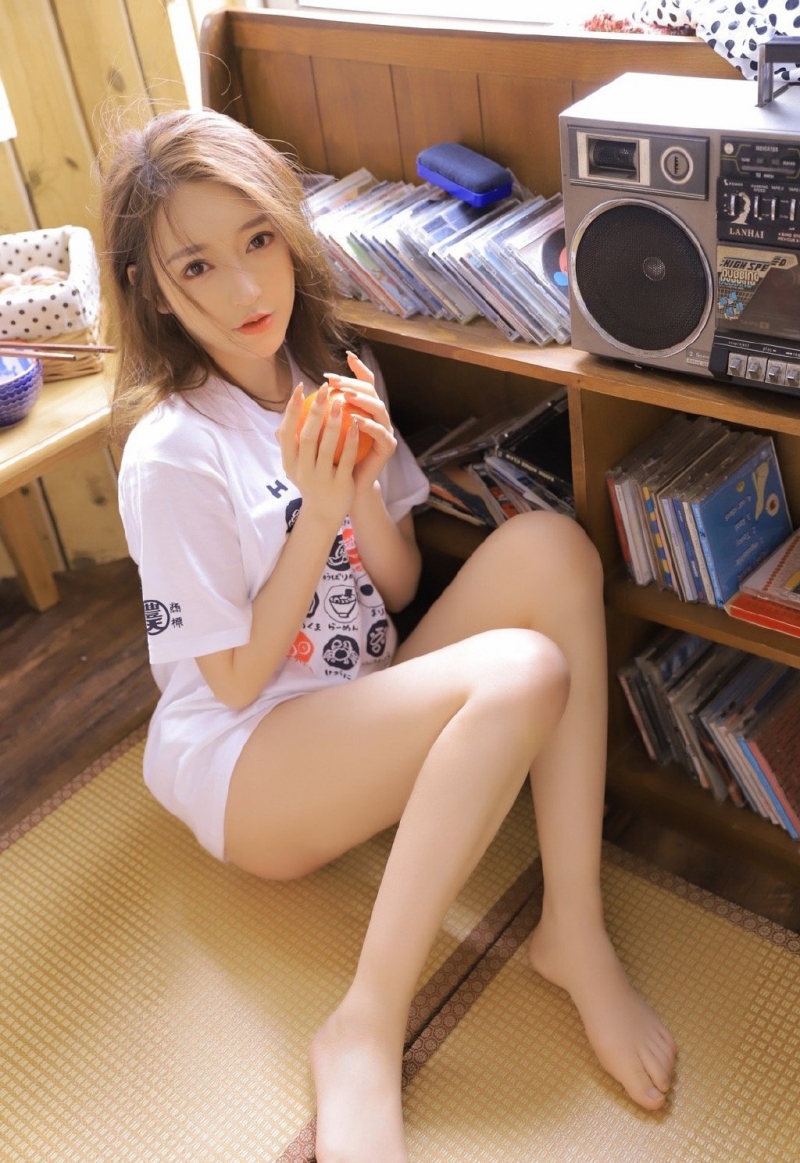 长腿美少女杏眼澄澈女生照片  第9张