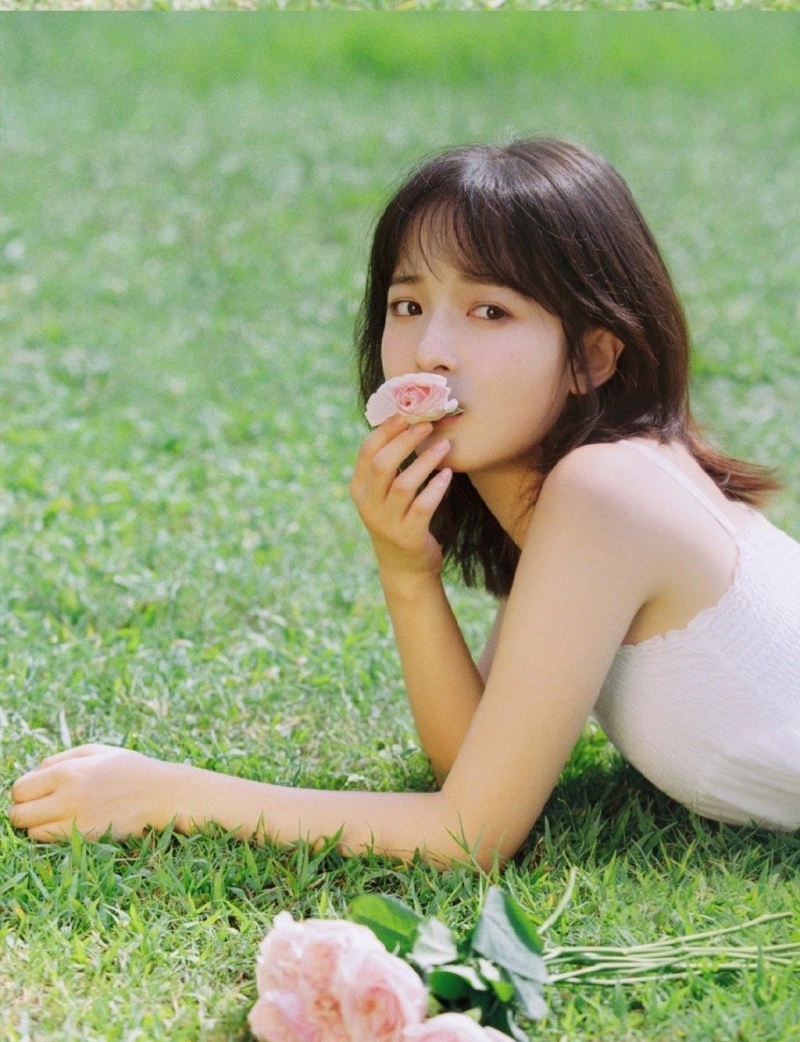 日系妹子气质清新吊带美女写真  第3张
