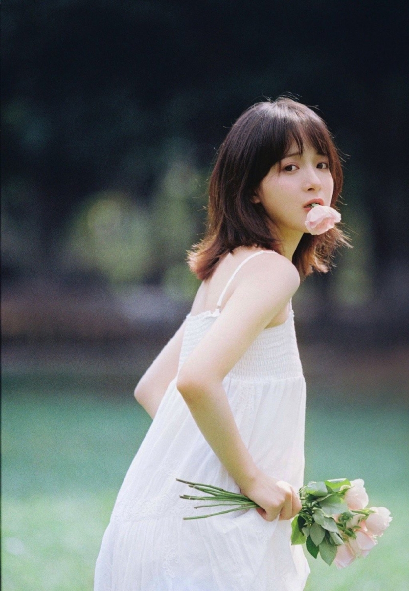 日系妹子气质清新吊带美女写真  第5张