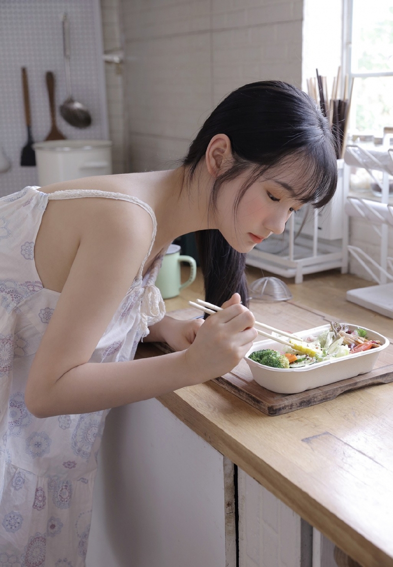 美丽甜心气质慵懒迷人美女照片  第1张