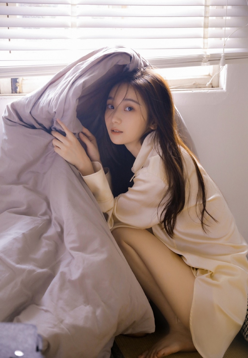 气质美女美艳动人私房写真  第3张