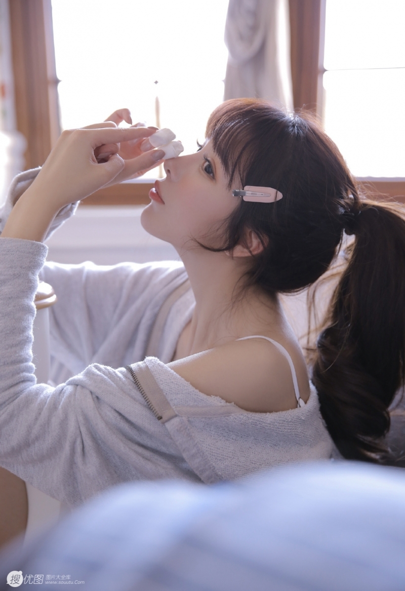 马尾少女牛仔热裤修长美腿写真  第7张
