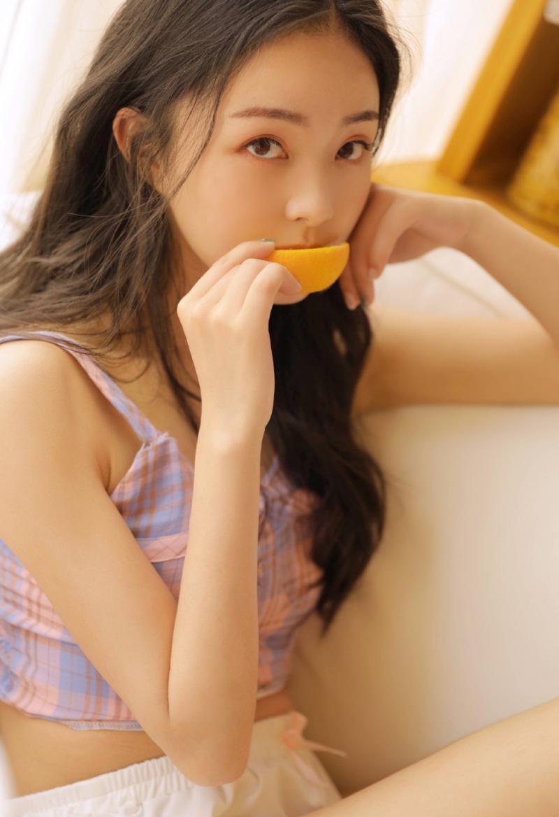 佛系少女居家乖巧可爱图片  第3张
