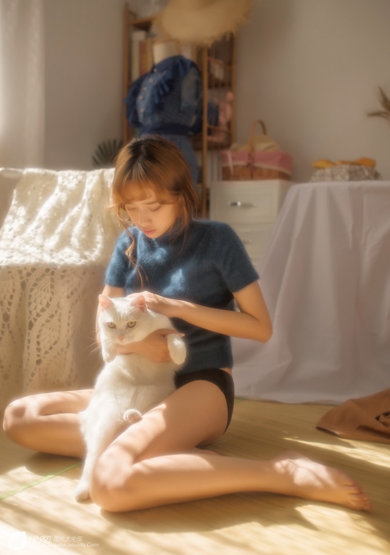 漂亮女孩美腿细腰养眼极品图库  第1张