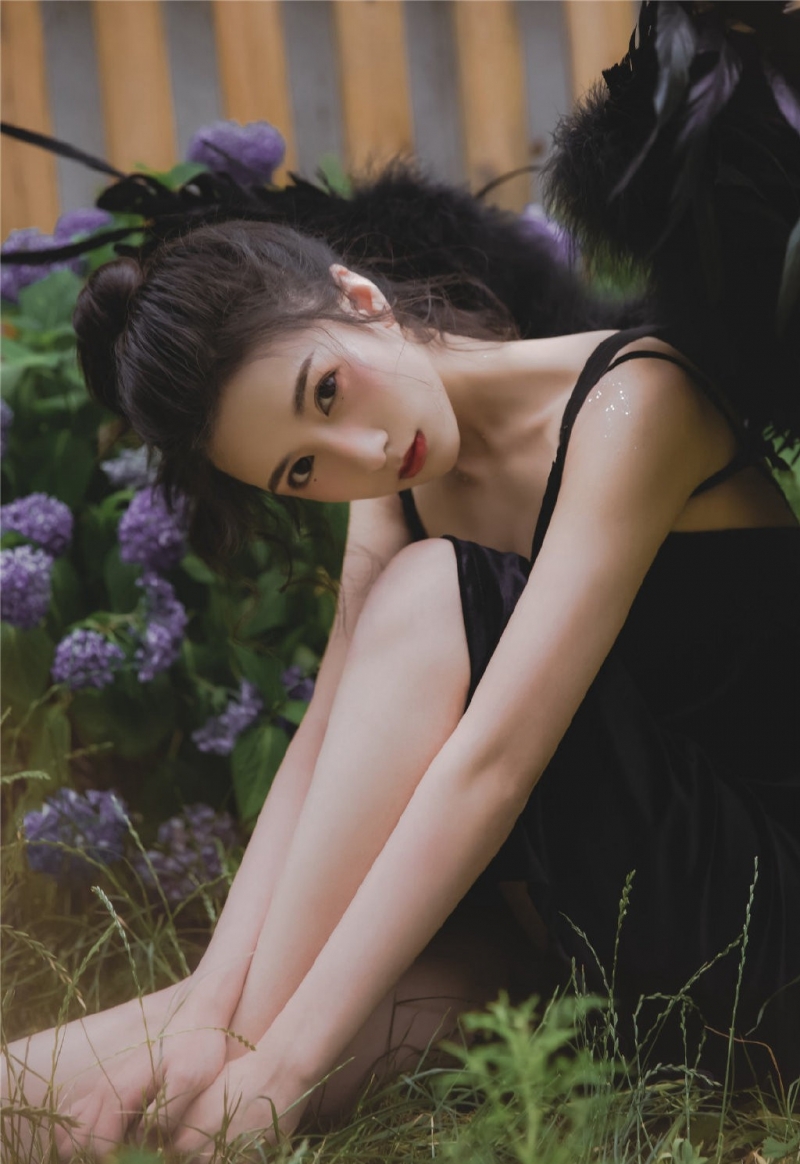 暗黑系天使光滑牛奶肌艺术写真  第4张