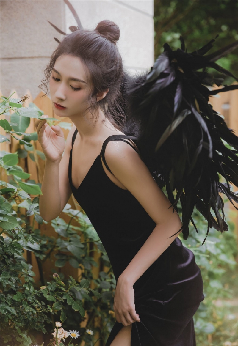 暗黑系天使光滑牛奶肌艺术写真  第6张