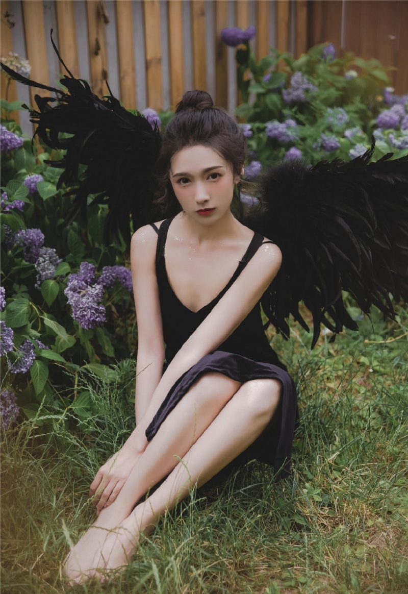 暗黑系天使光滑牛奶肌艺术写真  第9张