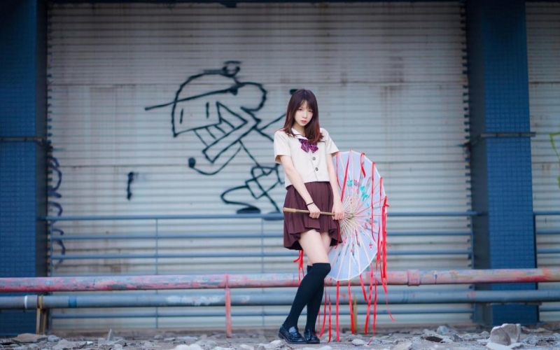 水手服学生妹黑丝美腿户外写真  第9张