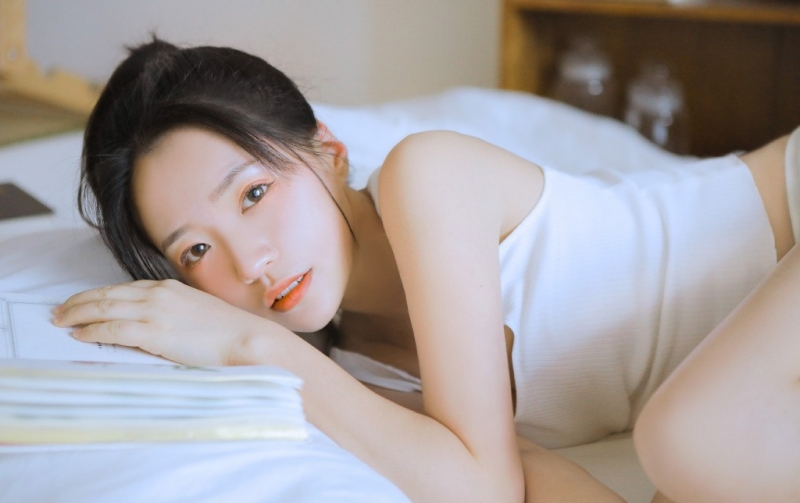奶萌少女杏眼红唇娇憨可爱图片  第7张