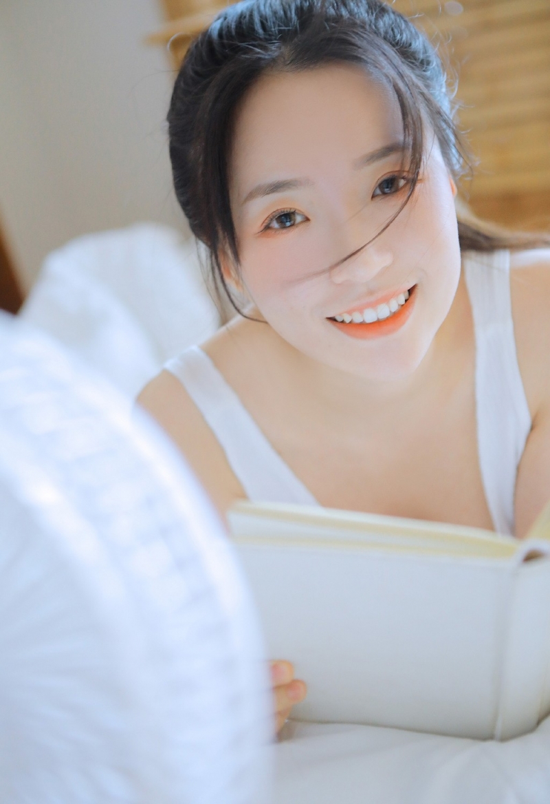 奶萌少女杏眼红唇娇憨可爱图片  第8张
