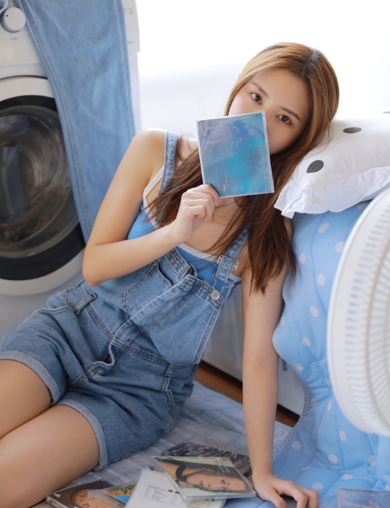 长发美女吊带睡裙苗条身材写真  第6张