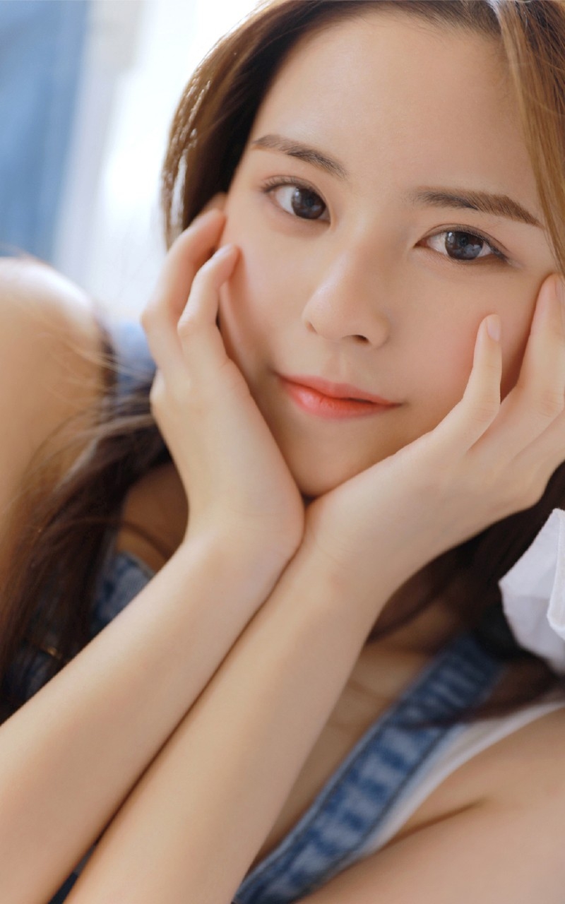 长发美女吊带睡裙苗条身材写真  第13张