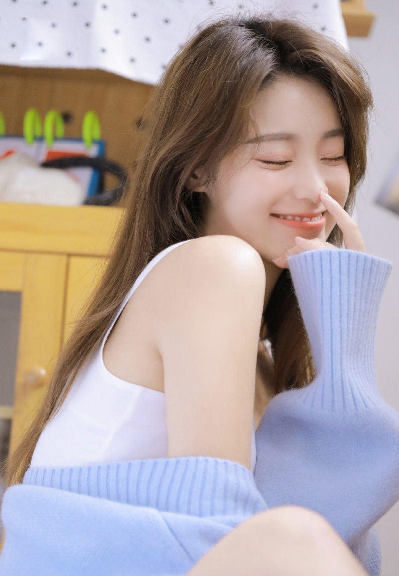 治愈系女生清纯干净美女写真  第1张
