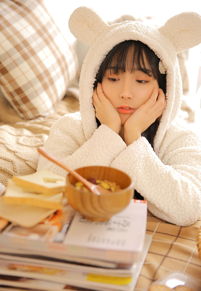 齐刘海萌妹子俏皮可爱私房写真  第7张