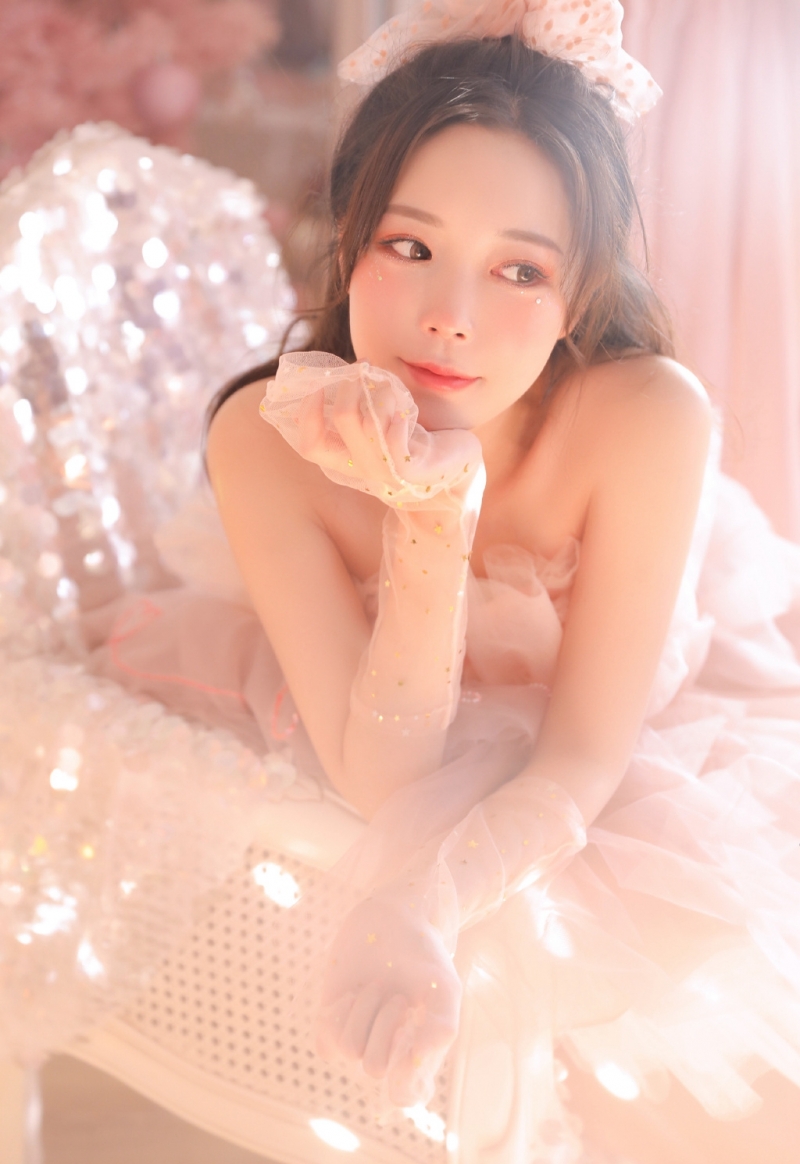 元气少女粉色纱裙香肩锁骨写真  第6张