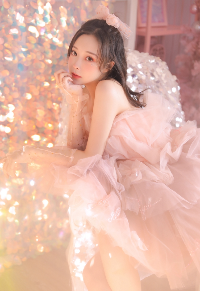 元气少女粉色纱裙香肩锁骨写真  第8张