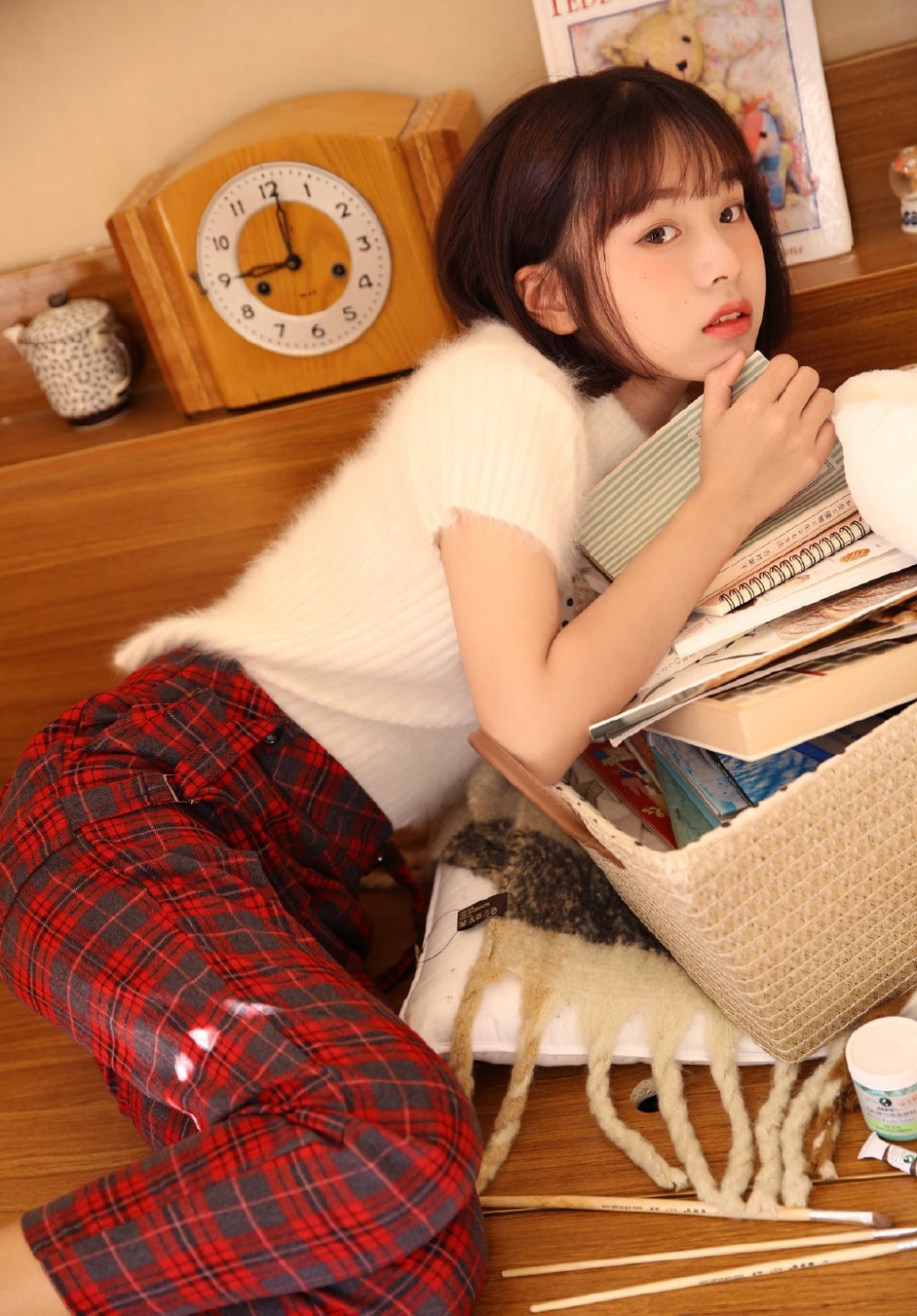 早安少女齐耳短发俏皮可爱写真  第1张