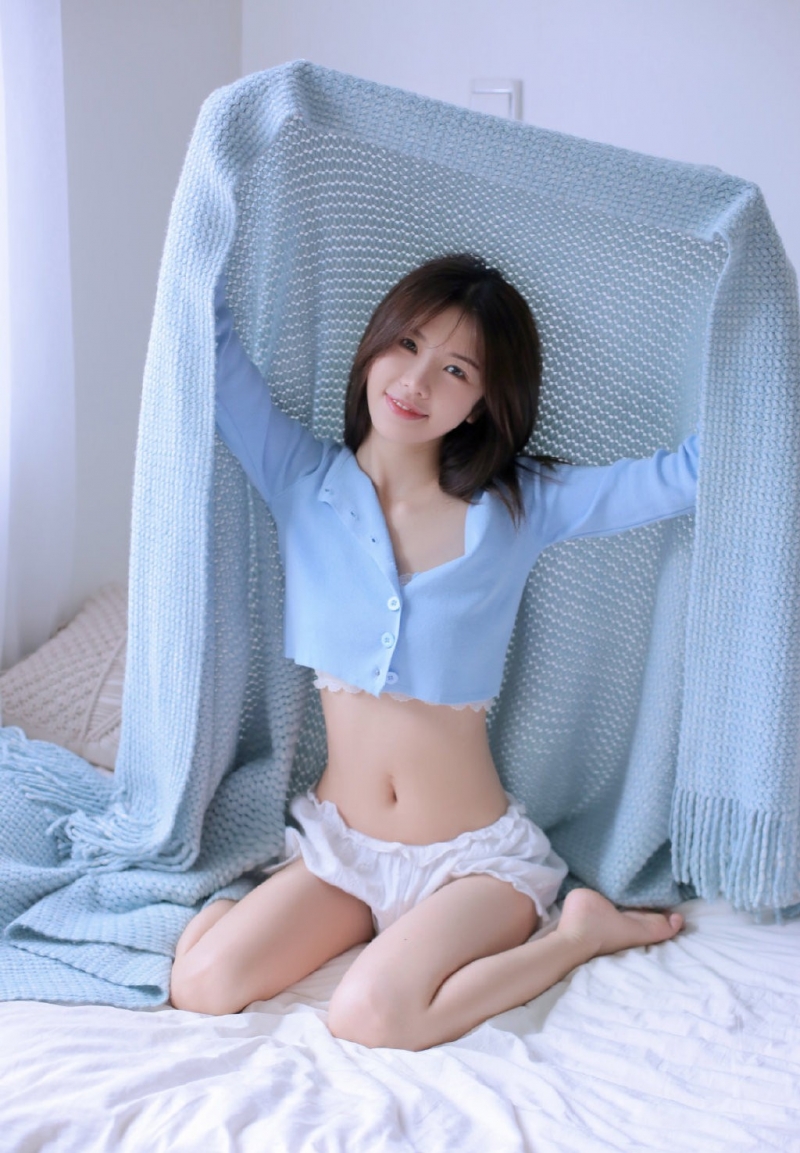 高颜值美女细腰长腿惹火写真  第4张