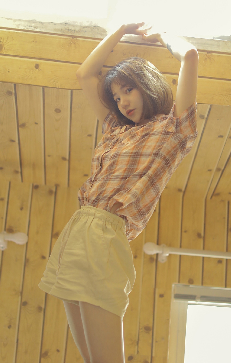 软萌少女齐肩短发俏皮可爱写真  第7张