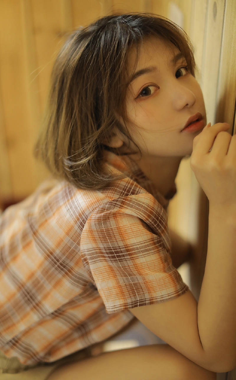 软萌少女齐肩短发俏皮可爱写真  第8张