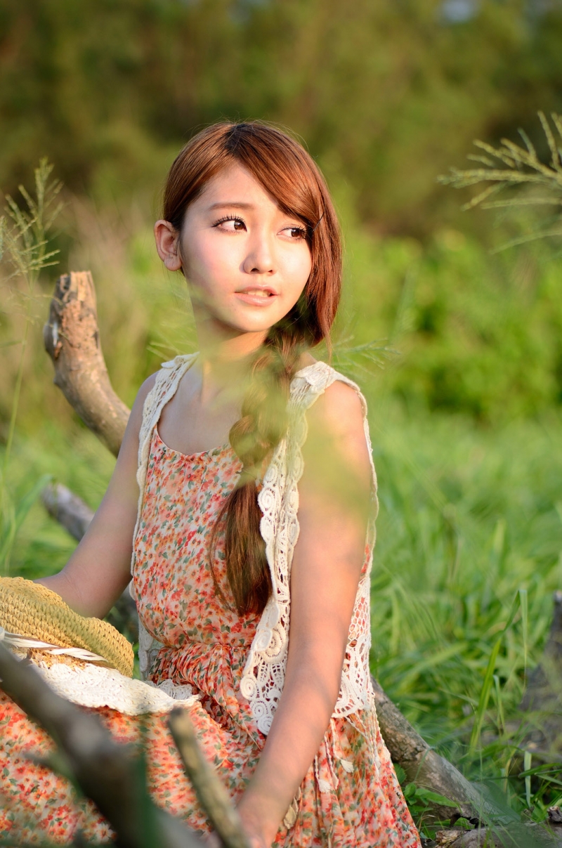 韩式麻花辫美女碎花连衣裙写真  第5张