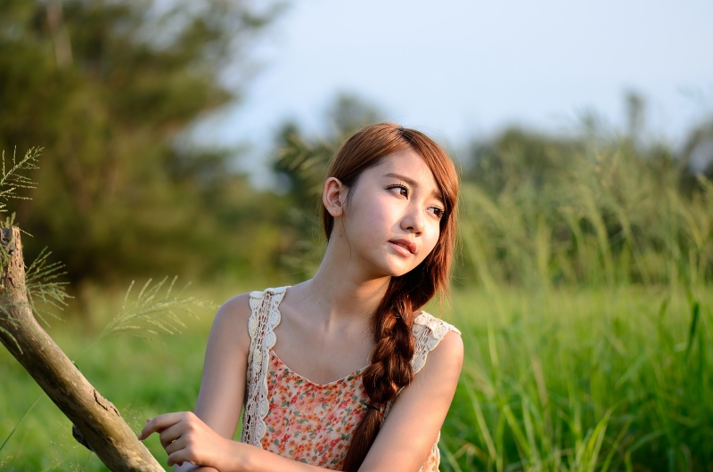 韩式麻花辫美女碎花连衣裙写真  第8张
