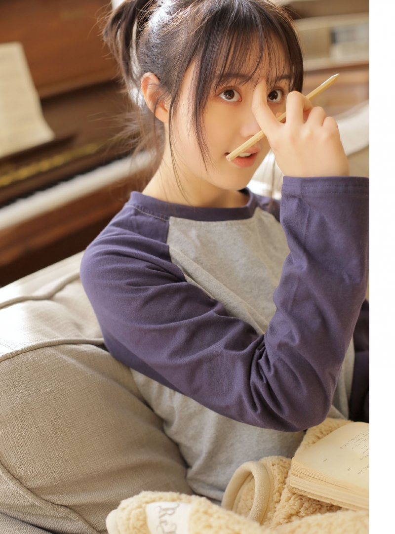 单马尾美女白皙大长腿私房写真  第5张