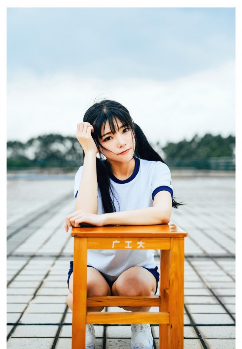 双马尾少女休闲体操服户外写真  第5张