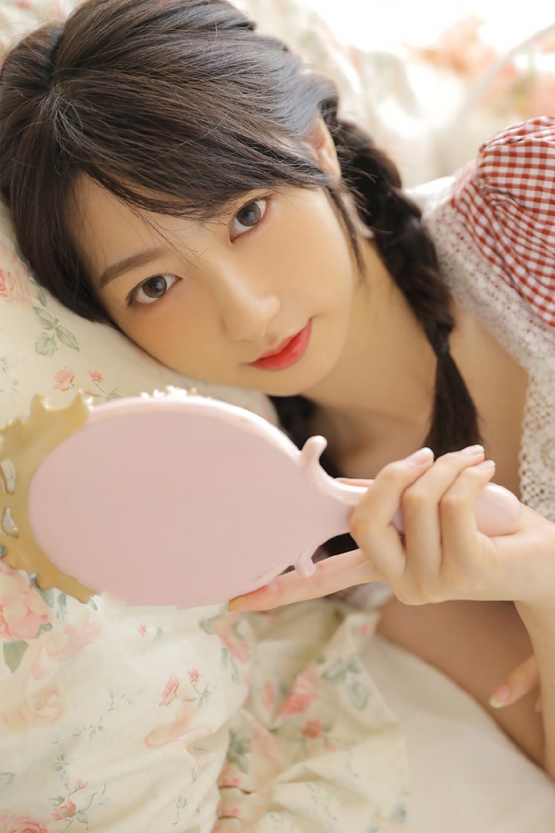 麻花辫小姐姐白丝美腿室内写真  第6张