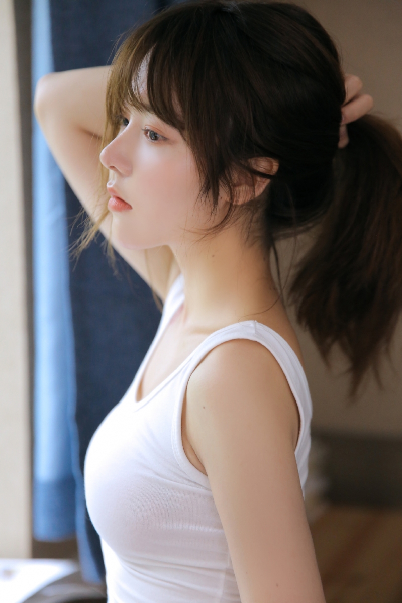 邻家小妹小蛮腰纤细少女写真  第9张