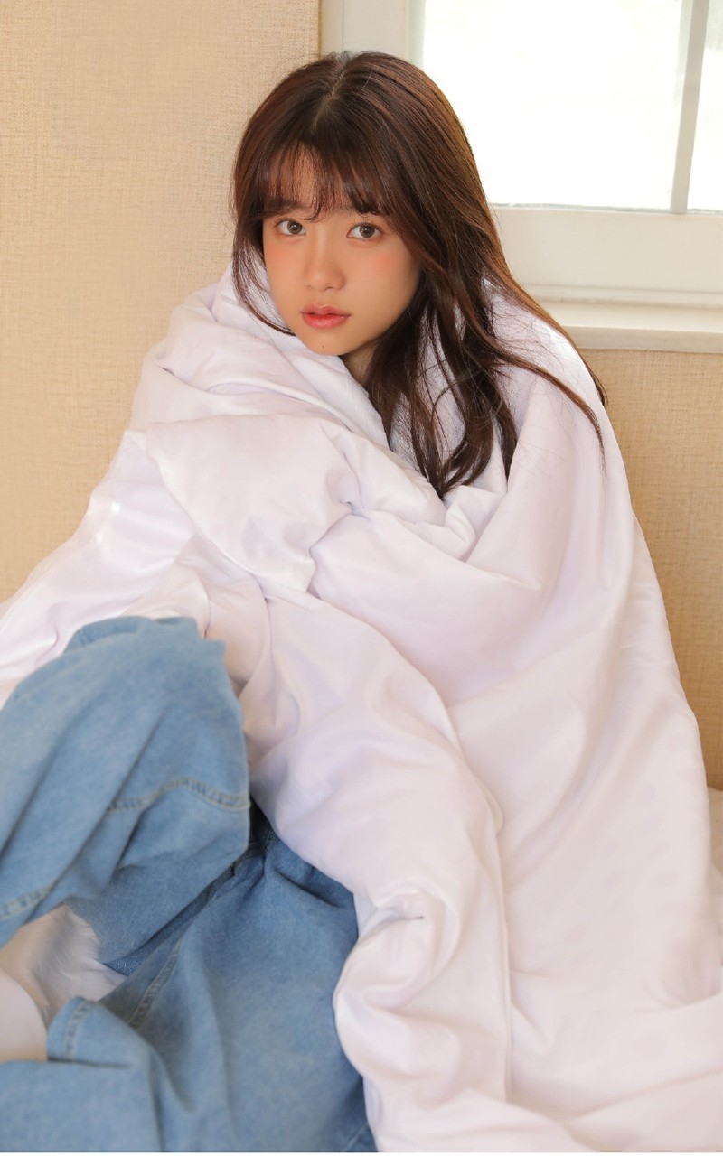 邻家小妹杏眸含水娇媚女生图片  第5张