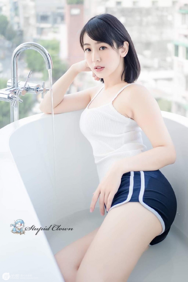 齐肩短发美女浴室湿身诱惑写真  第6张