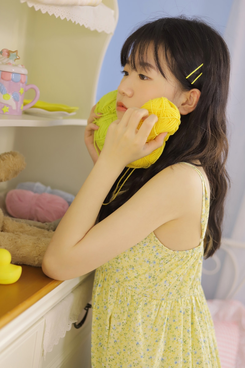 吊带少女粉面桃腮唯美养眼写真  第2张