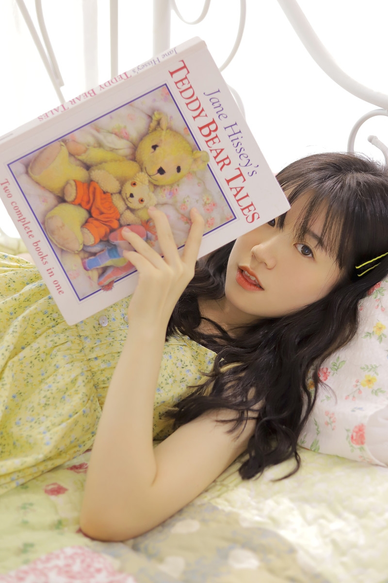 吊带少女粉面桃腮唯美养眼写真  第5张