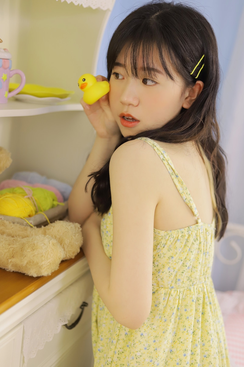 吊带少女粉面桃腮唯美养眼写真  第7张