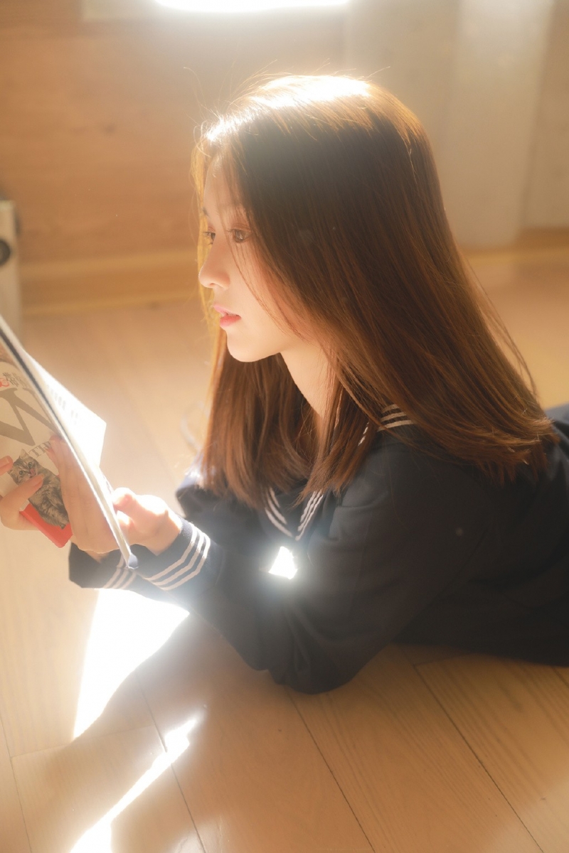 阳光美女黑丝jk制服女生照片  第2张