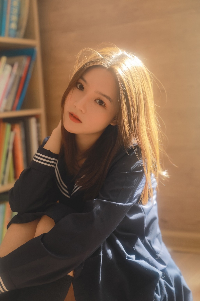 阳光美女黑丝jk制服女生照片  第7张