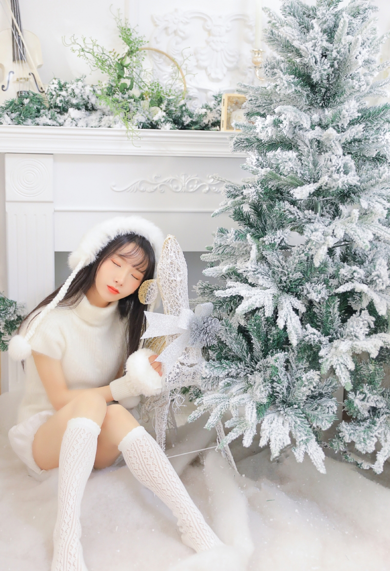 毛衣美女白丝美腿室内个人写真  第2张