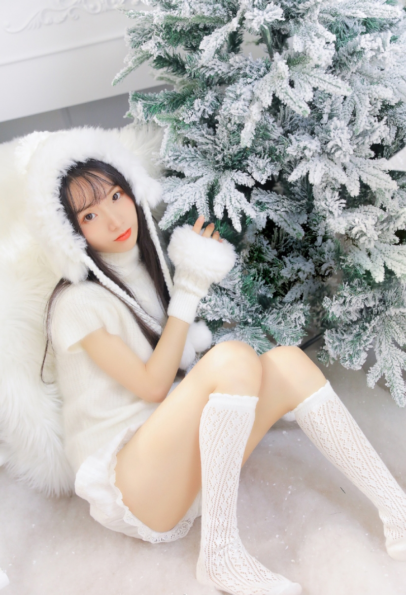 毛衣美女白丝美腿室内个人写真  第7张