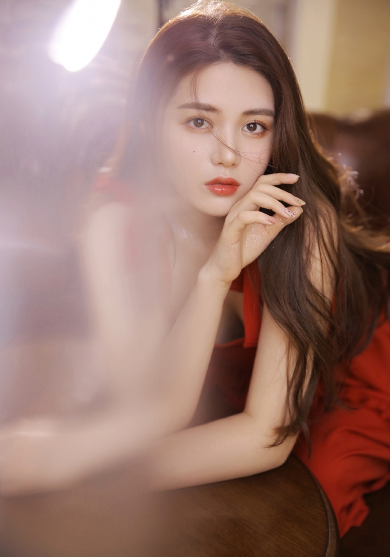 红裙美女长发披肩温婉动人写真  第5张