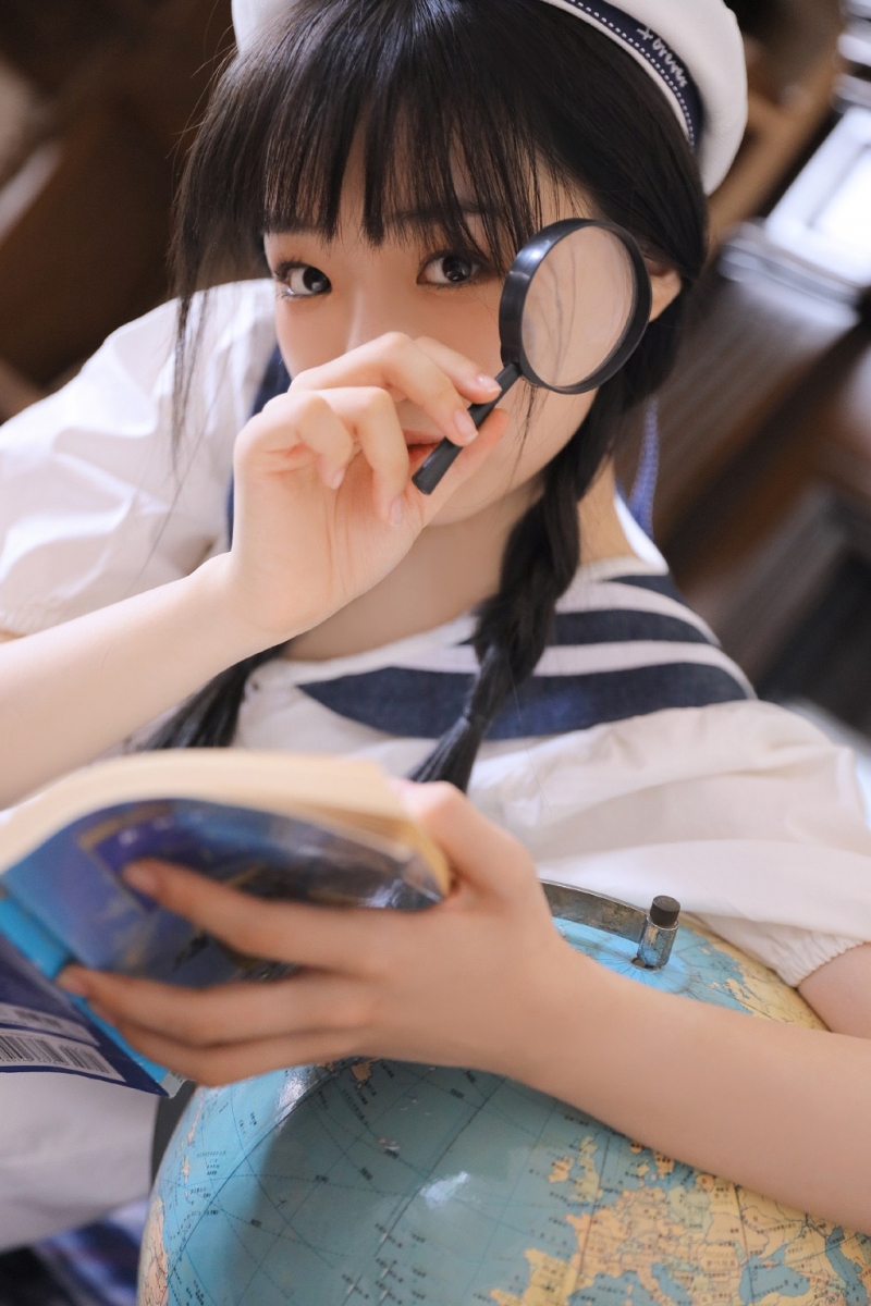 麻花辫学生妹海军制服居家写真  第6张