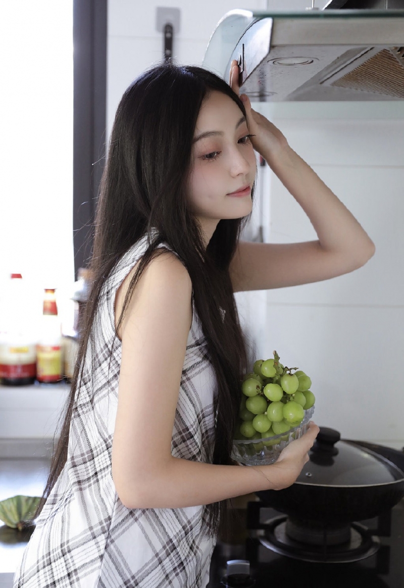 长发及腰美女漂亮脸蛋私房写真  第3张
