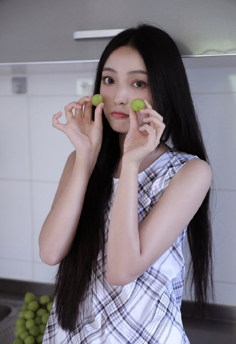 长发及腰美女漂亮脸蛋私房写真  第4张