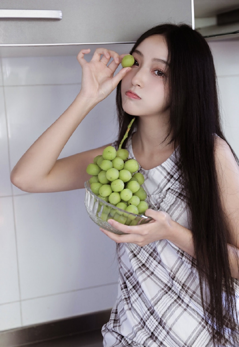 长发及腰美女漂亮脸蛋私房写真  第7张