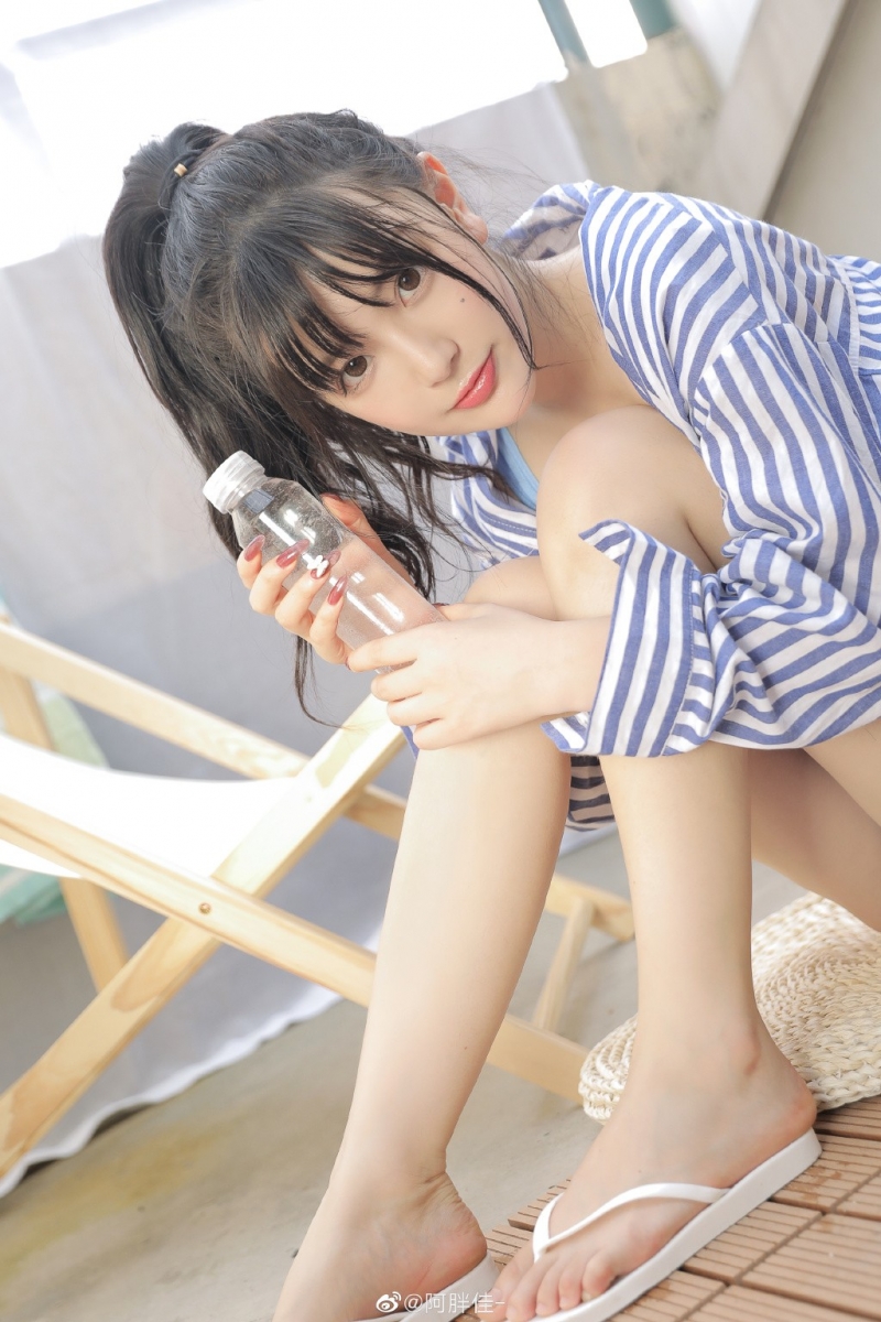 比基尼美少女小蛮腰大长腿写真  第3张